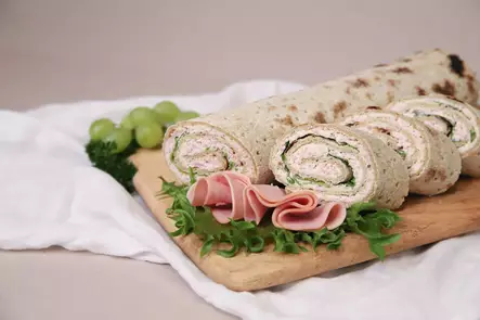 Täytetty rieskarulla kinkulla - SUOLAISET TUOTTEET - 7210 - 2