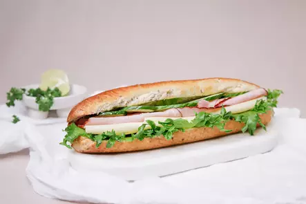 Täytetty patonki kinkku-juusto - SUOLAISET TUOTTEET - 7041 - 2