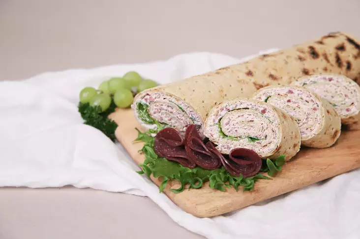 Täytetty rieskarulla riistalla - SUOLAISET TUOTTEET - 7201 - 2