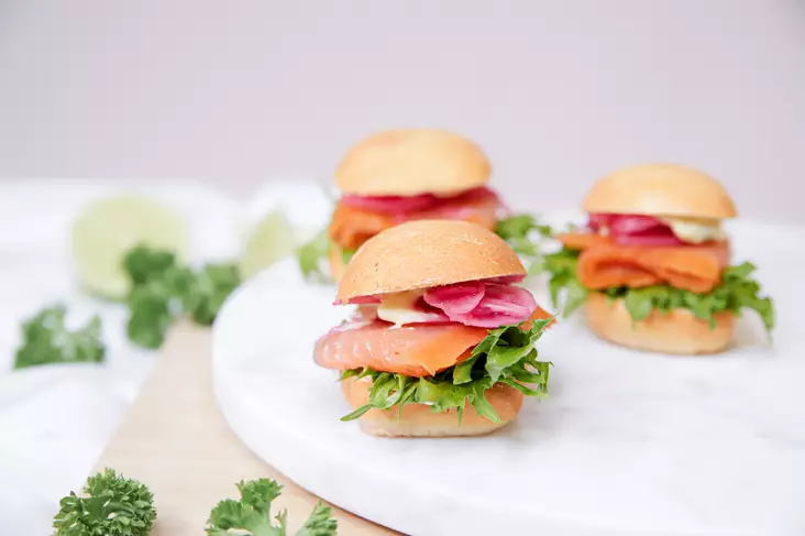 Miniburger kylmäsavulohi - SUOLAISET TUOTTEET - 7713 - 2