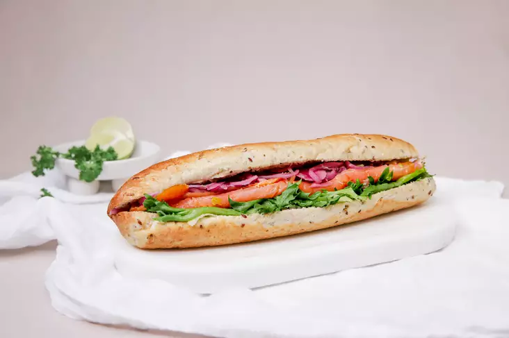 Täytetty patonki kylmäsavulohi - SUOLAISET TUOTTEET - 7044 - 3